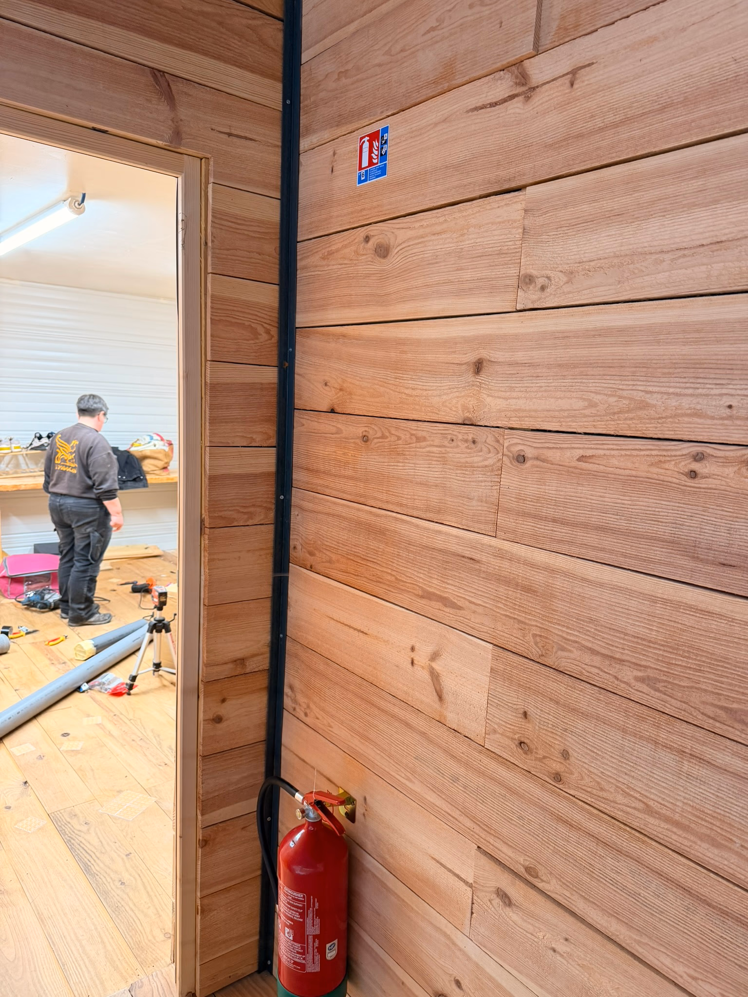 Installation d'extincteurs et registre de sécurité dans une salle de crossfit à Lacanau