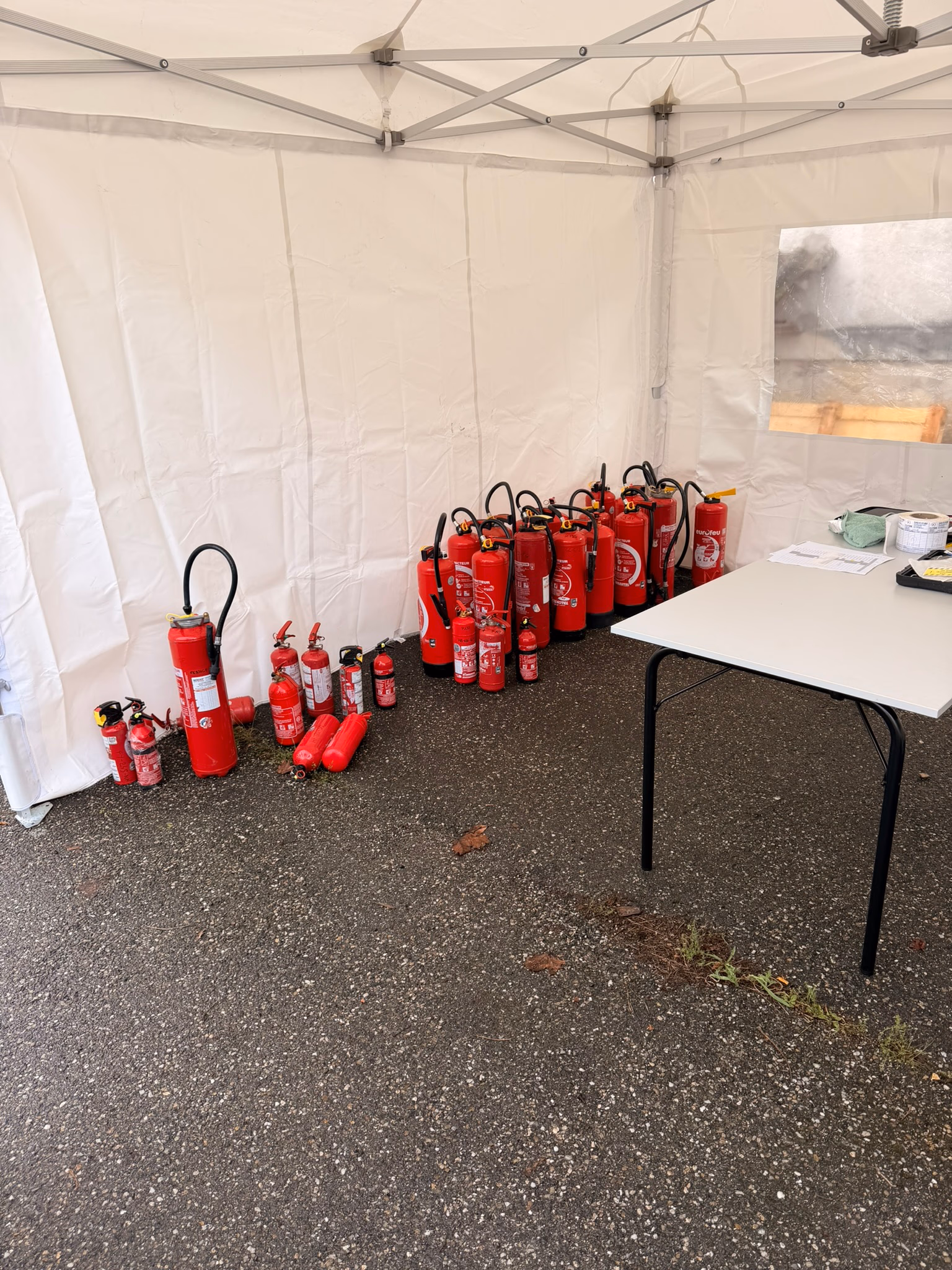 Maintenance annuelle d'un parc complet d'extincteurs dans une caserne de sapeurs-pompiers à Libourne